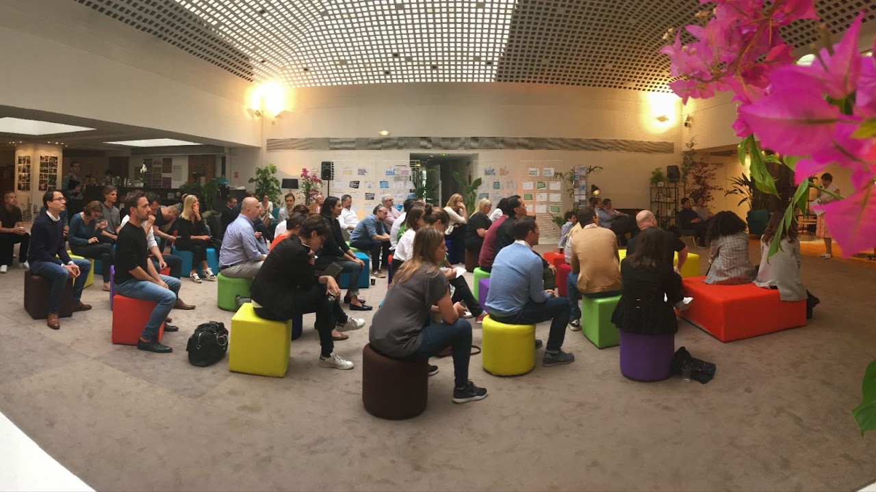conference pouf colorés